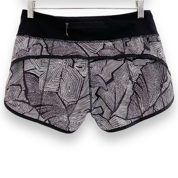 Lululemon Speed Short 2.5” Dottie Tribe White Black Pattern Size 4 - Picture 5 of 10
